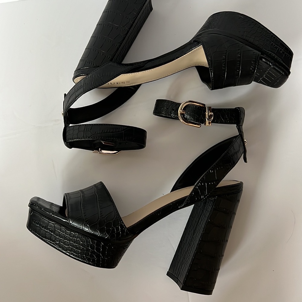 LIKE NEW Guess platform heels
